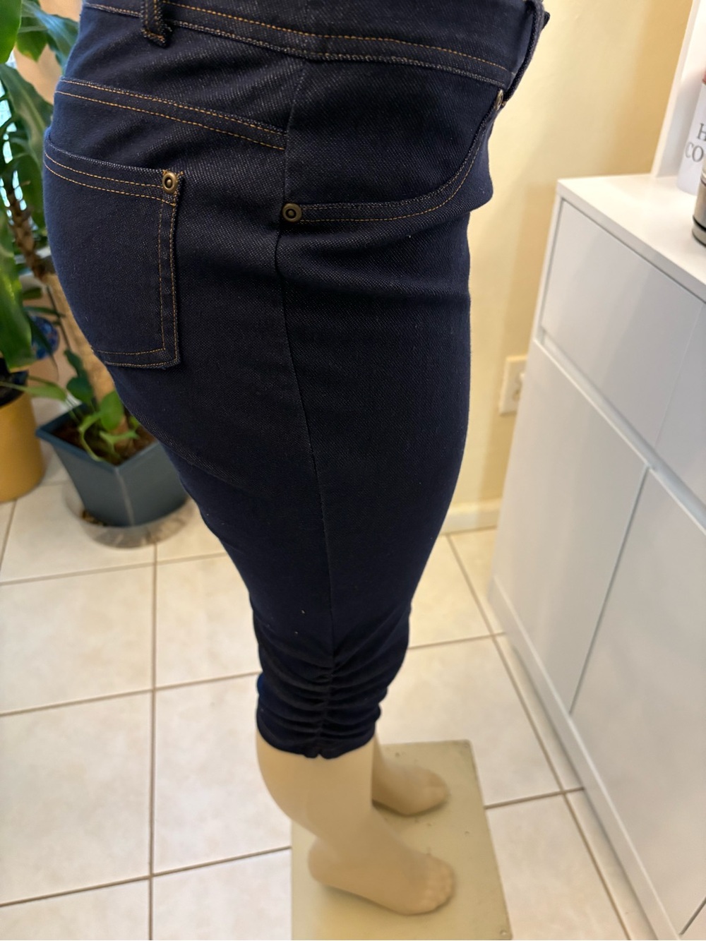 Women’s Dark Blue Stretch Denim capris